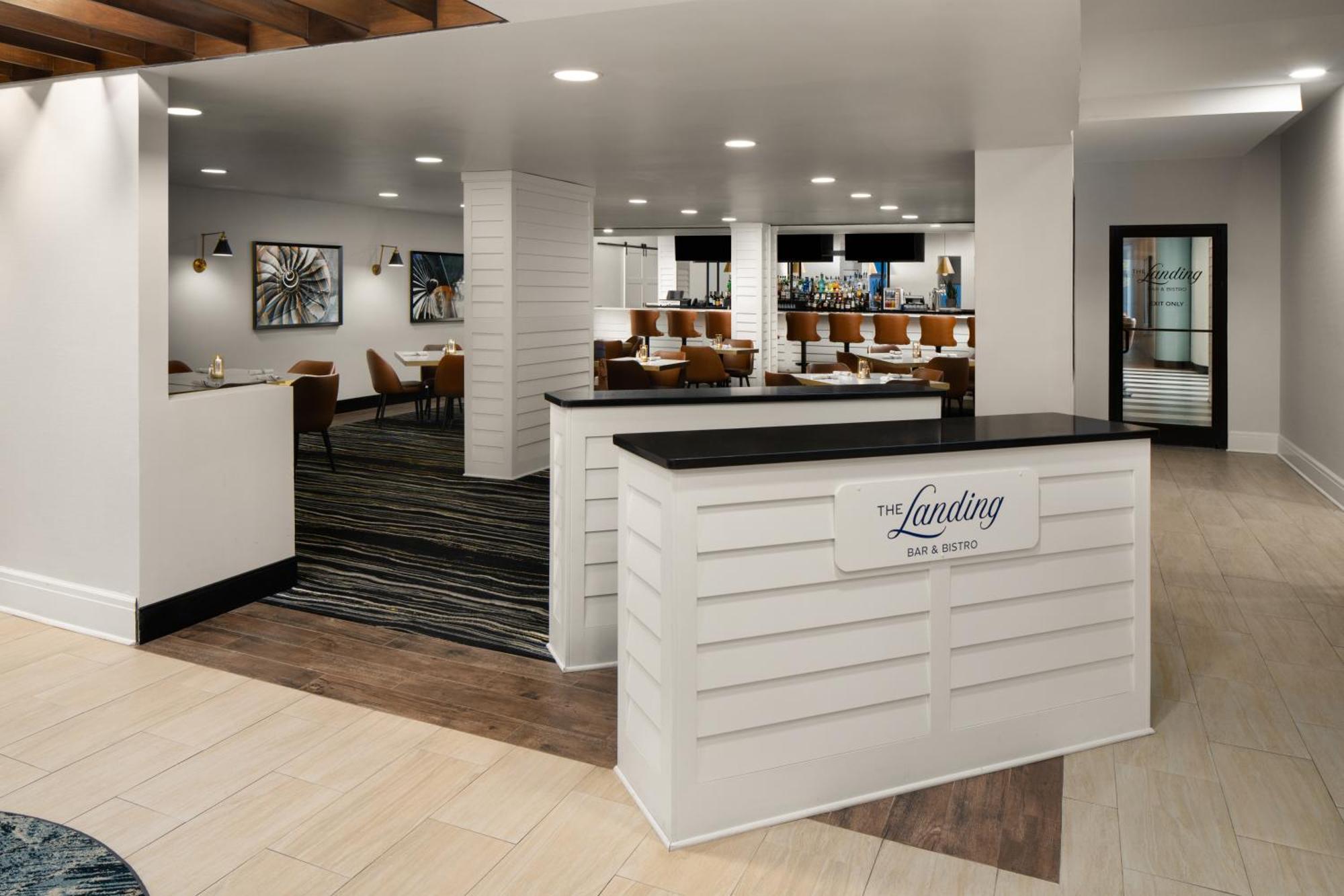 Doubletree By Hilton Airport Hotel